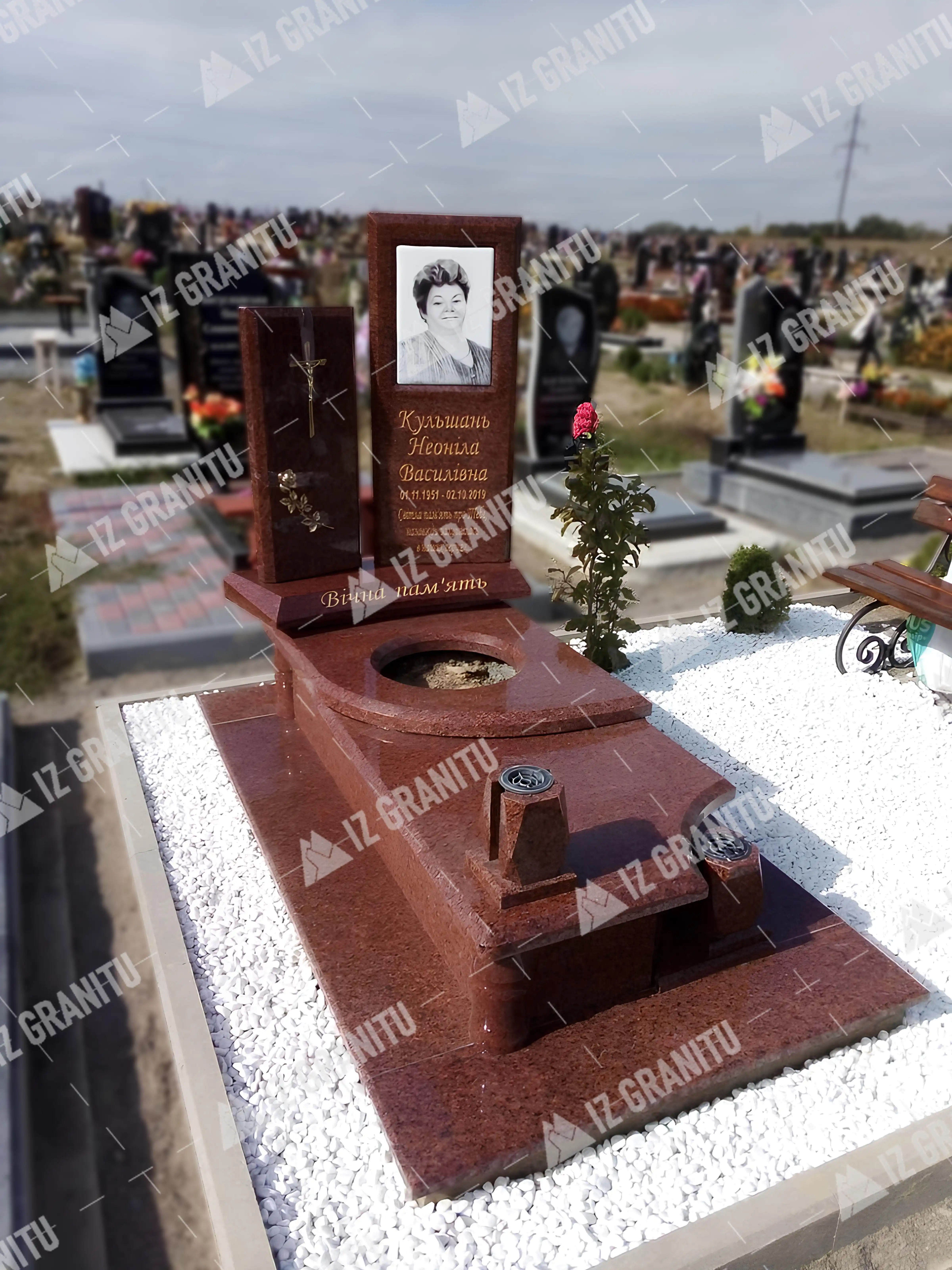 Одинарний пам'ятник 37